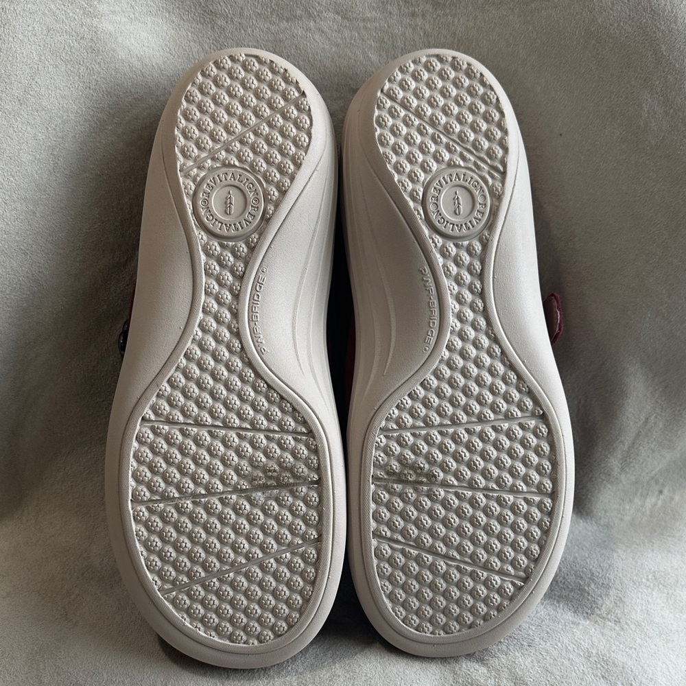 REVITALIGN Women’s Clogs Suede - Picture 8 of 11